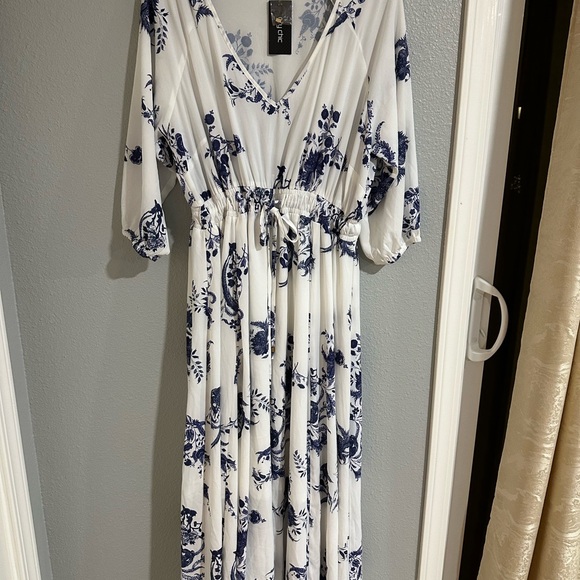 City Chic shinyuko  floral maxy dress new size 14 - Picture 3 of 5